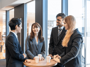 英語で会話する人たち