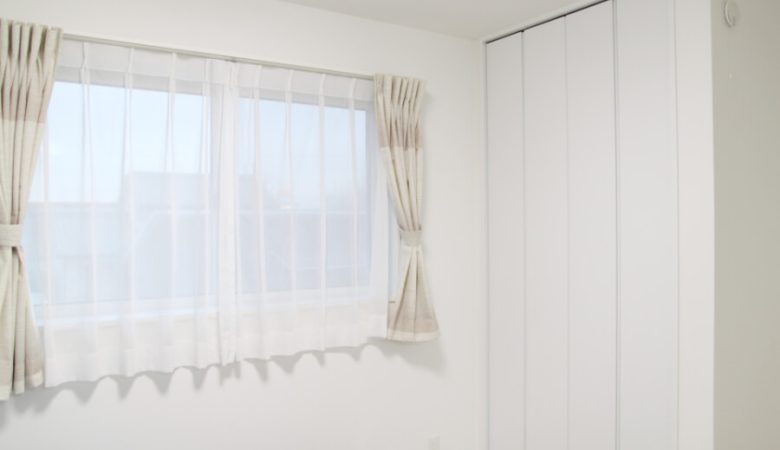 カーテンの模様替え